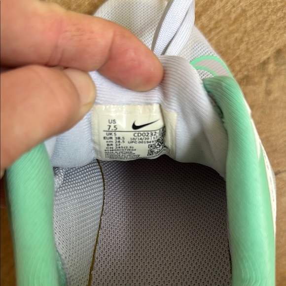 Women’s size 7.5 Nike Quest 3 - Picture 8 of 8